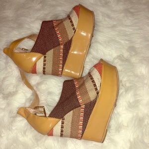 Steve Madden nude multi colored wedge